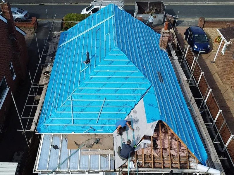 New roof installation with membrane and battens